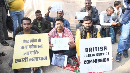 BPSC aspirants protested at Gandhi Maidan in Patna over the alleged leak of a question paper of the December 13 combined preliminary exam conducted by BPSC(Santosh Kumar)