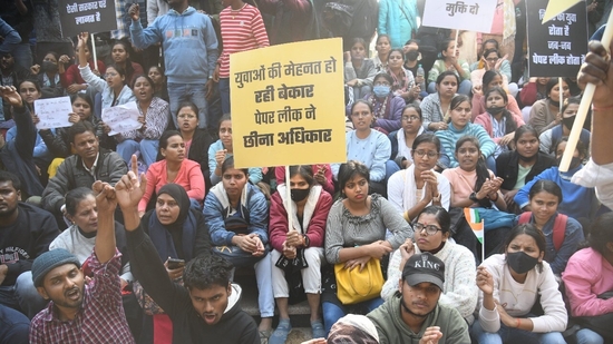 BPSC protestors gathered at Gandhi Maidan in Patna to protest over the alleged leak of a question paper of the December 13 combined preliminary exam conducted by BPSC(Santosh Kumar)