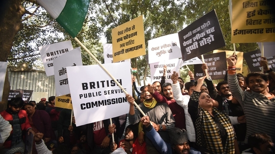 BPSC aspirants demonstrating during a protest at Gandhi Maidan in Patna over the alleged leak of a question paper of the combined preliminary exam conducted by BPSC(Santosh Kumar)