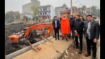 Local bodies minister Ravjot Singh and Rajya Sabha member Balbir Singh Seechewal inspect the work to establish a temporary pumping station near the gaushala point in Ludhiana. (HT Photo) Local bodies minister Ravjot Singh and Rajya Sabha member Balbir Singh Seechewal inspect the work to establish a temporary pumping station near the gaushala point in Ludhiana. (HT Photo)