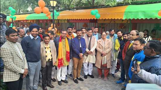 Dignitaries at the inauguration of the vending zone (HT Photo) Dignitaries at the inauguration of the vending zone (HT Photo)