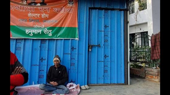 Locked gate of a shelter home opposite Hanuman Setu in Lucknow on January 6. (HT photo) Locked gate of a shelter home opposite Hanuman Setu in Lucknow on January 6. (HT photo)
