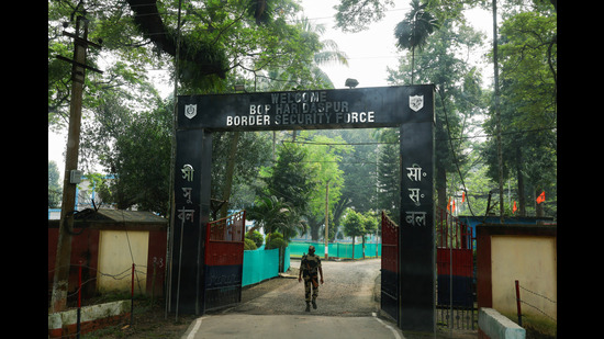 A Border Security Force (BSF) official walks into a Border Outpost (BOP), a self-contained defence outpost situated near the India-Bangladesh international border in Petrapole, India, October 16, 2024. REUTERS/Sahiba Chawdhary (REUTERS) A Border Security Force (BSF) official walks into a Border Outpost (BOP), a self-contained defence outpost situated near the India-Bangladesh international border in Petrapole, India, October 16, 2024. REUTERS/Sahiba Chawdhary (REUTERS)