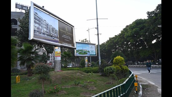 After five failed attempts to draw bidders, now, the MC has now divided the advertising sites into six separate tenders. (HT File) After five failed attempts to draw bidders, now, the MC has now divided the advertising sites into six separate tenders. (HT File)