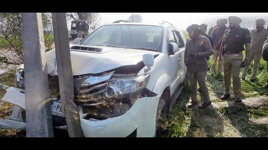 A 32-year-old NRI allegedly ended his life with his licensed revolver in a moving SUV at Gaunsgarh village on Friday under mysterious circumstances. The vehicle crashed into a field after hitting an electricity pole. (HT Photo)