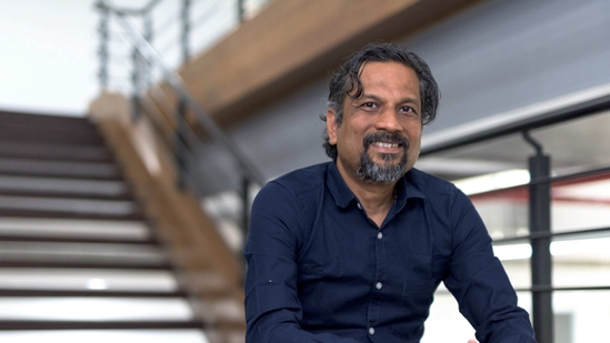 CEO of Zoho Corporation Sridhar Vembu backed IIT-M director over 'gomutra' benefits.(Image via Twitter) CEO of Zoho Corporation Sridhar Vembu backed IIT-M director over 'gomutra' benefits.(Image via Twitter)