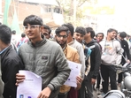 Aspirants standing in queue before appearing in the JEE Mains exam at an examination centre at Patliputra in Patna.(Santosh Kumar ) Aspirants standing in queue before appearing in the JEE Mains exam at an examination centre at Patliputra in Patna.(Santosh Kumar )