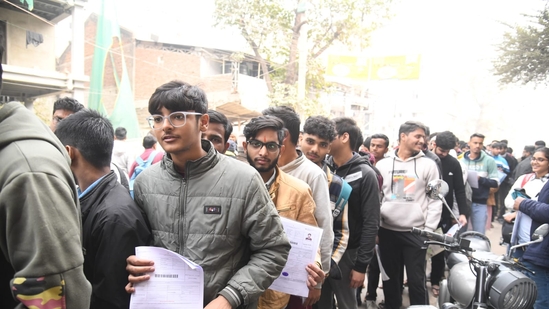Aspirants standing in queue before appearing in the JEE Mains exam at an examination centre at Patliputra in Patna.(Santosh Kumar )