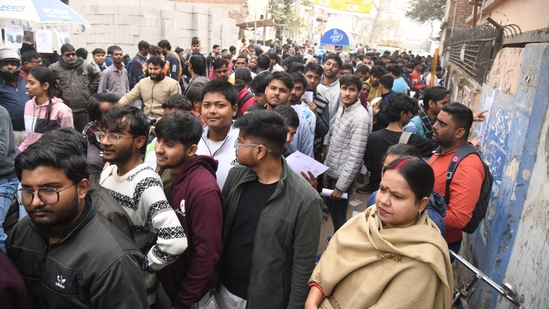 Candidates standing in queue before appearing in the JEE Mains exam at an examination centre at Patliputra in Patna. (Santosh Kumar )