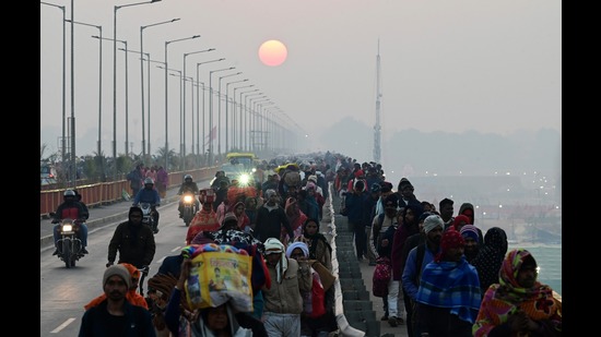 Devotees descend on Prayagraj for Mauni Amavasya (Deepak Gupta/HT) Devotees descend on Prayagraj for Mauni Amavasya (Deepak Gupta/HT)