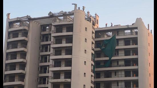The developer of the Chintels Paradiso condominium in Gurugram Sector 109 has begun demolishing the first of six residential towers that were declared unsafe by the district administration earlier. (HT PHOTO) The developer of the Chintels Paradiso condominium in Gurugram Sector 109 has begun demolishing the first of six residential towers that were declared unsafe by the district administration earlier. (HT PHOTO)