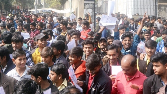 BSEB dress code: Bihar board allows Inter exam candidates to wear shoes for February 1 to 5 papers BSEB dress code: Bihar board allows Inter exam candidates to wear shoes for February 1 to 5 papers