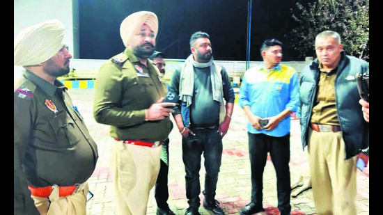 Police at the spot after robbery at a filling station in Machhiwara, Ludhiana, on Friday. (HT Photo)