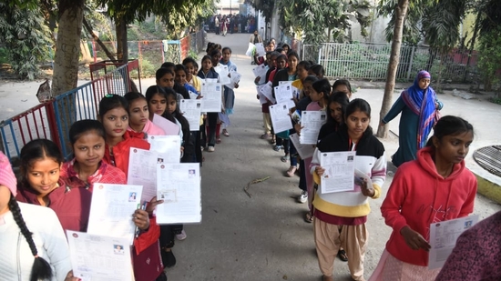 Students show their admit cards while they wait to check their documents to appear for BSEB Class 12 exam(Santosh Kumar)