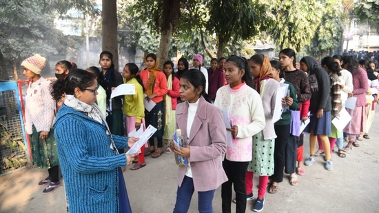 Students wait to appear for BSEB class 12 examination in Patna(Santosh Kumar)