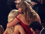 Taylor Swift gives Sabrina Carpenter a kiss at the Grammys. Taylor Swift gives Sabrina Carpenter a kiss at the Grammys.