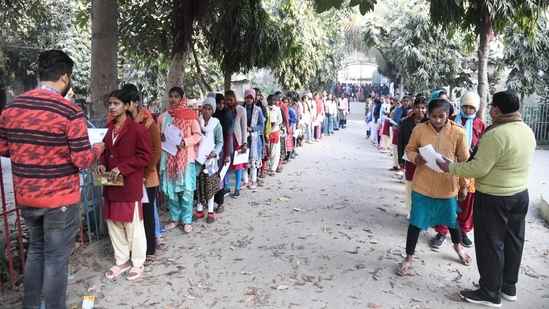 Officials check the admit cards of candidates appearing for BSEB Class 12 board exams in Patna(Santosh Kumar)