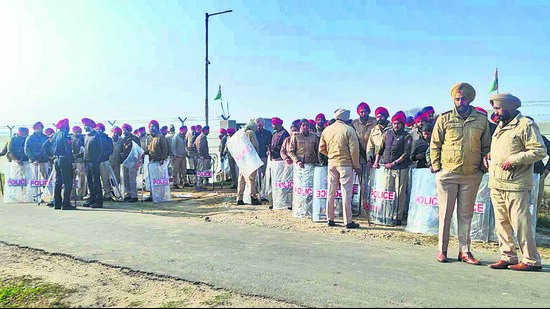 Police force at Samrala’s Mushqabad village in Ludhiana on Thursday. (HT Photo) Police force at Samrala’s Mushqabad village in Ludhiana on Thursday. (HT Photo)
