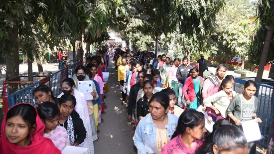 Patna: Aspirants showed their documents before appearing in the Class 12 (intermediate) exam of the Bihar School Examination Board (BSEB) at D.A.V high school danapur in Patna (Santosh Kumar )