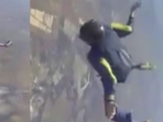 A fellow diver came to the rescue. (X/@Crazyclips) A fellow diver came to the rescue. (X/@Crazyclips)