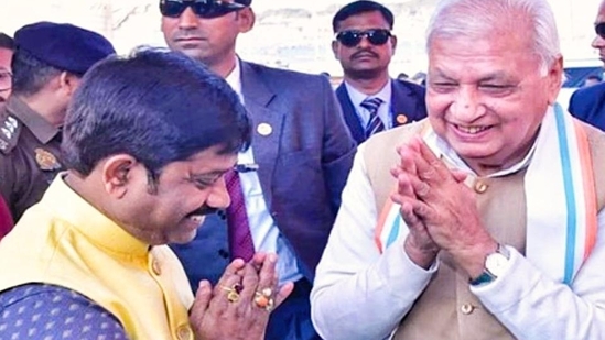 Bihar governor Arif Mohammad Khan (right) being welcomed by U.P. minister Nand Gopal Gupta ‘Nandi’ at Mahakumbh in Prayagraj (HT photo)(HT_PRINT)