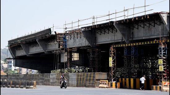 Monitors must be installed at all public and private construction sites, said MPCB. (Hindustan Times) Monitors must be installed at all public and private construction sites, said MPCB. (Hindustan Times)