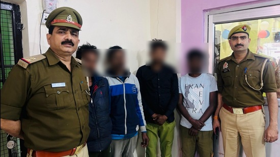 The arrested members of the illegal LPG-filling racket in Lucknow (HT Photo)