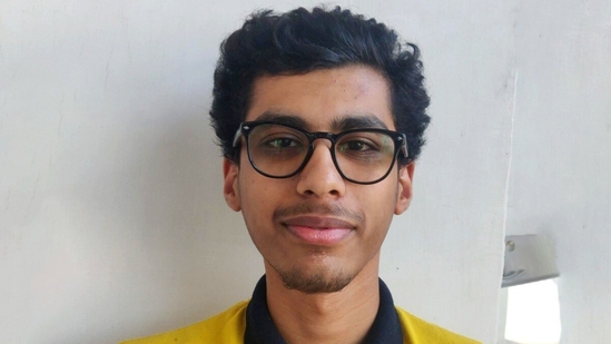 Shiven Vikas Toshniwal scored a perfect 100 in JEE Mains 2025. He emphasises conceptual learning over memorization and credits his family and teachers for their support. Shiven Vikas Toshniwal scored a perfect 100 in JEE Mains 2025. He emphasises conceptual learning over memorization and credits his family and teachers for their support.