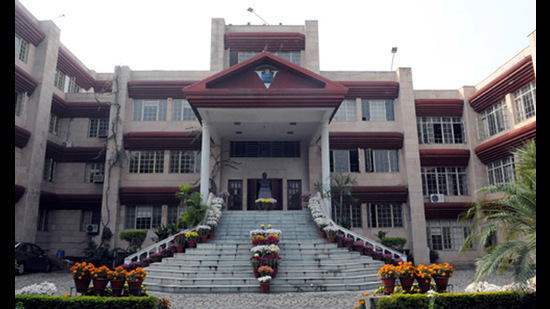 Vivek High School has once again this year objected to enrolling EWS students even as a case is already going on in the Punjab and Haryana high court. (HT) Vivek High School has once again this year objected to enrolling EWS students even as a case is already going on in the Punjab and Haryana high court. (HT)