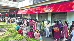 People began queueing up at Vasant Vihar branch in Thane from 8am, said a police officer posted at the branch. (Praful Gangurde /HT Photo) People began queueing up at Vasant Vihar branch in Thane from 8am, said a police officer posted at the branch. (Praful Gangurde /HT Photo)