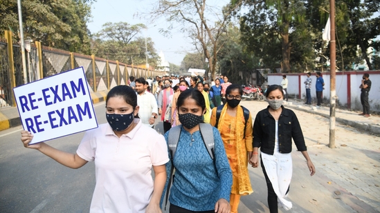Aspirants stage a protest at Gardanibagh in Patna demanding cancellation of the 70th combined competitive examination (CCE) of the Bihar Public Service Commission (BPSC) held in December last year, (Santosh Kumar )
