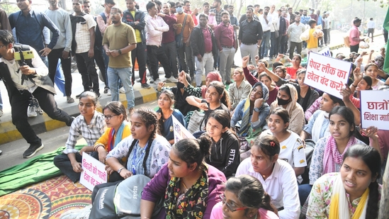 At Gardanibagh in Patna aspirants are demanding cancellation of BPSC 70th prelims exam. (Santosh Kumar )