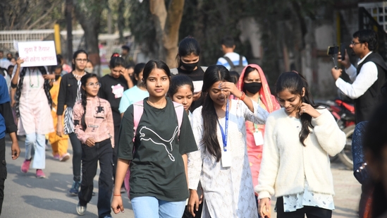 Aspirants stage a protest demanding cancellation of the 70th combined competitive examination (CCE) of the Bihar Public Service Commission (BPSC) held in December last year, at Gardanibagh in Patna.&nbsp;(Santosh Kumar )
