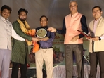 Music composer, lyricist and singer Mithoon receiving Naushad Samman from Army officials Lt Gen Surendra Singh and Maj Gen Salil Seth in Lucknow(HT Photo) Music composer, lyricist and singer Mithoon receiving Naushad Samman from Army officials Lt Gen Surendra Singh and Maj Gen Salil Seth in Lucknow(HT Photo)