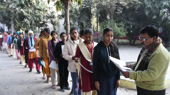 Last year 7,90,000 candidates wrote their papers for the class 12 examinations but this year 5.09 lakh candidates will appear in the examinations, West Bengal Council of Higher Secondary Education, president Chiranjib Bhattacharjee told reporters on Wednesday.(Santosh Kumar/File photo/For Representation ) Last year 7,90,000 candidates wrote their papers for the class 12 examinations but this year 5.09 lakh candidates will appear in the examinations, West Bengal Council of Higher Secondary Education, president Chiranjib Bhattacharjee told reporters on Wednesday.(Santosh Kumar/File photo/For Representation )