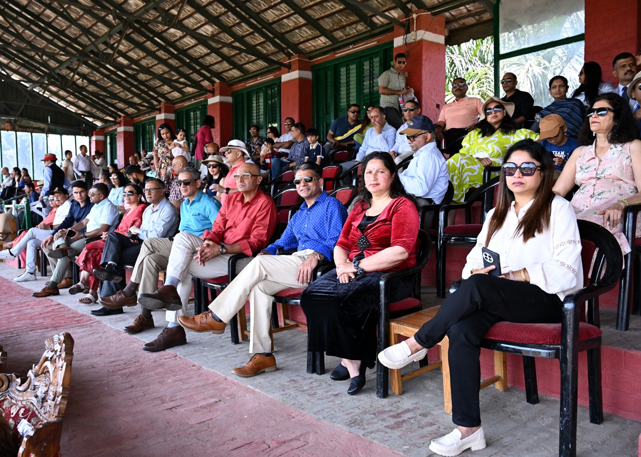 Guests and race enthusiasts Guests and race enthusiasts