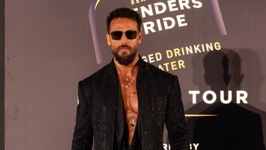 Tiger Shroff recently turned showstopper at Tarun Tahiliani’s show as part of the Blenders Pride Fashion Week Tour. Tiger Shroff recently turned showstopper at Tarun Tahiliani’s show as part of the Blenders Pride Fashion Week Tour.