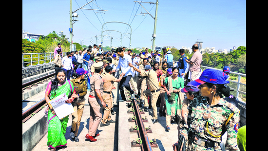 The protest was not related to metro but aimed at demanding better employment opportunities and action against corruption. (HT PHOTO) The protest was not related to metro but aimed at demanding better employment opportunities and action against corruption. (HT PHOTO)