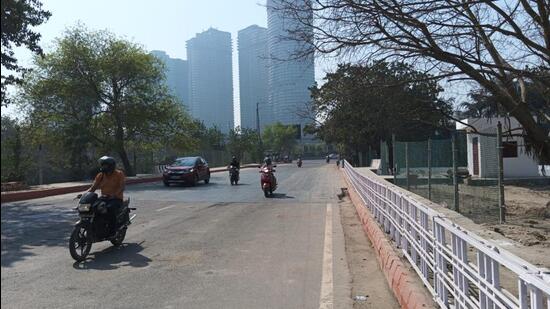 To ease movement, authorities had created a temporary passage through the green belt. But it was not a long-term solution. (HT Photo) To ease movement, authorities had created a temporary passage through the green belt. But it was not a long-term solution. (HT Photo)