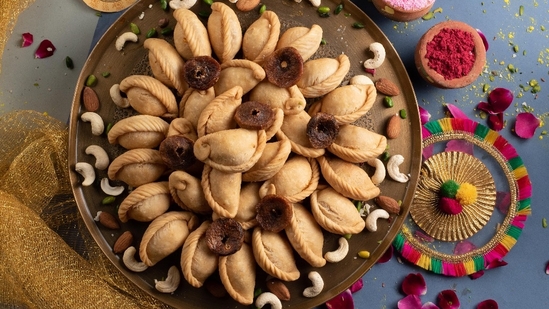 Anjeer stuffed gujiya Anjeer stuffed gujiya