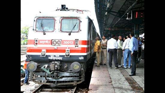 The system will eliminate the need for passenger trains to stop, saving at least 4 to 5 minutes per train, according to railway officials. (HT PHOTO)