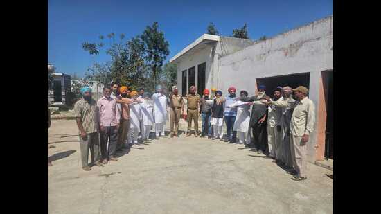 As part of the resolutions, the locals also declared a social boycott of anyone found supporting drug traffickers. (HT Photo)