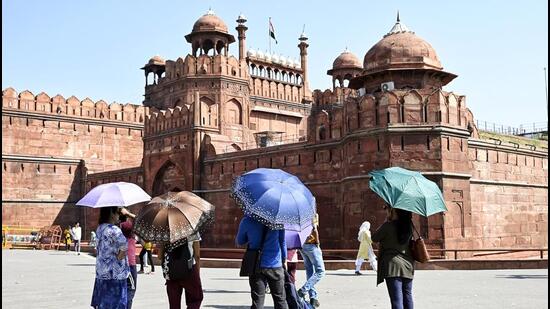 Tourists shield themselves from the blistering sun at Red Fort in New Delhi on March 20. (ANI Photo) Tourists shield themselves from the blistering sun at Red Fort in New Delhi on March 20. (ANI Photo)