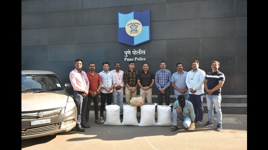 During the search, police found 30 packets of Ganja worth <span class='webrupee'>₹</span>12 lakh filled in four nylon bags. (HT)