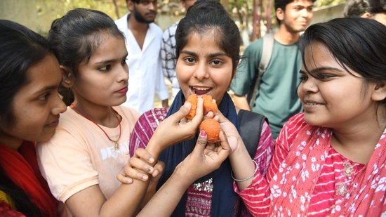 Students celebrating after BSEB declared Bihar Board class 12th Intermediate examination results in Patna(Santosh Kumar)