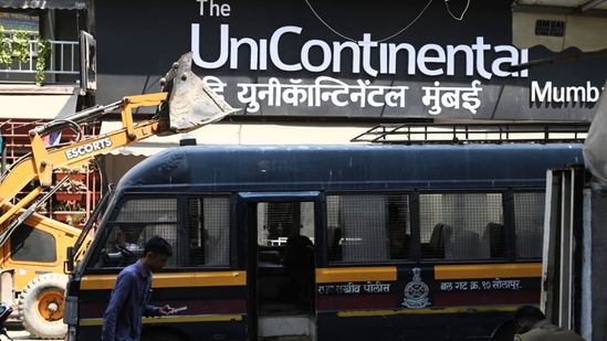 Mumbai Police personnel deployed outside the Habitat Club at Khar during a demolition work on Tuesday. (Satish Bate/HT photo) Mumbai Police personnel deployed outside the Habitat Club at Khar during a demolition work on Tuesday. (Satish Bate/HT photo)