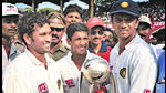 Sachin Tendulkar and SS Das with Rahul Dravid with the Border Gavaskar trophy in 2001. (Hindustan Times) Sachin Tendulkar and SS Das with Rahul Dravid with the Border Gavaskar trophy in 2001. (Hindustan Times)