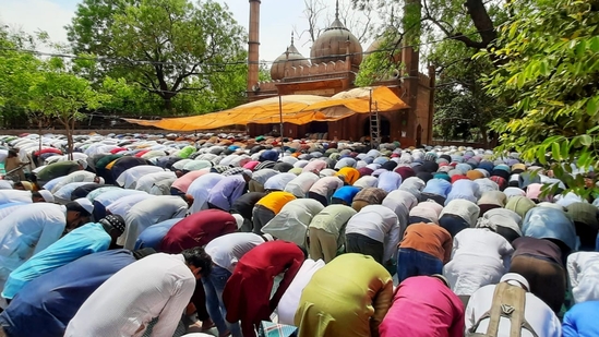 Muslims all over India come together to offer the last Friday Namaz of the holy month of Ramadan. The last Friday is called as Jamat ul-Vida, which translates to 'Friday of farewell'. It is a holy Friday prayer as it is right before Eid, and bid farewell to the month of Ramadan.(HT Photo/Vipin Kumar)