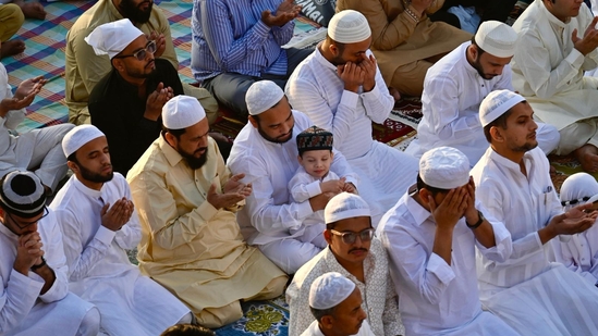 To ensure smooth conduct of the festival, four police teams, along with paramilitary forces and senior officials, were deployed at Jama Masjid.(Raj K Raj/HT)