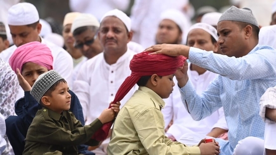 Muslim devotees offer prayer (namaz) on the occasion of Eid-ul-Fitr at Red Road in Kolkata on March 31, 2025. West Bengal chief minister Mamata Banerjee said during Eid prayers in Kolkata that provocations are being made to fuel riots in Bengal and urged the people of the state to not fall into these traps.(Samir Jana/HT)